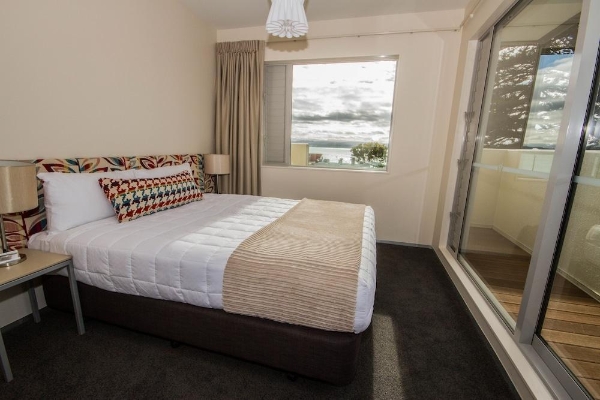 Navigate Seaside Hotel (Westshore)
